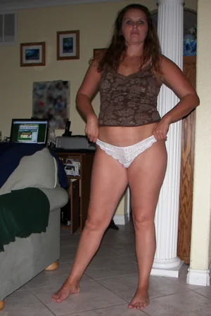 Passionate Curvy MILF — photo 28