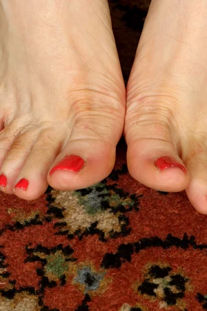 Vieille peau veut se faire lécher les pieds — photo 13