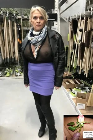 Husband Admires His Mature Wife — photo 1