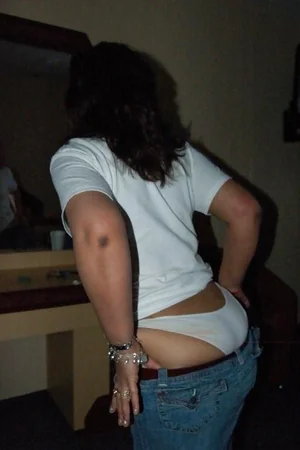 Mujer mexicana madura se quita la ropa — foto 3