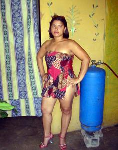 Голое тело сочной латиноамериканки - фото #1