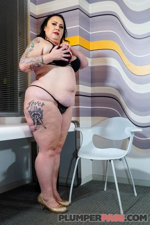 Chubby MILF Craves Some Fun — photo 10
