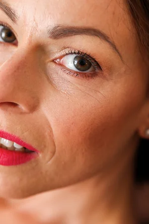 Femme mûre soignée laissée seule — photo 25