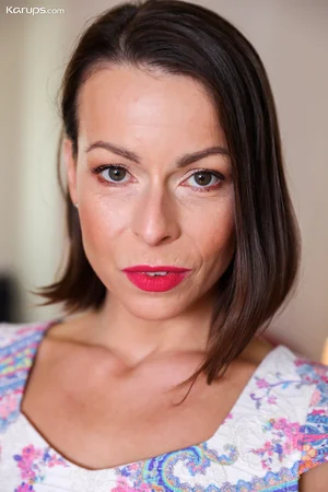 Femme mûre soignée laissée seule — photo 4
