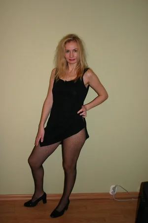 Bionda nuda dopo la gravidanza — foto 5