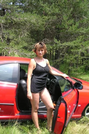 Wife at Summer House and in Nature — photo 27