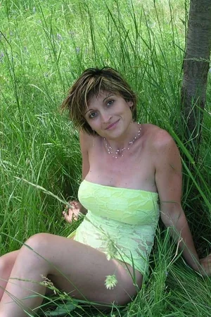 Wife at Summer House and in Nature — photo 28