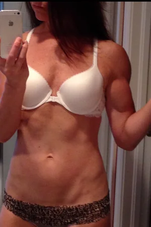 Chica fitness madura mostrando cuerpo firme — foto 16