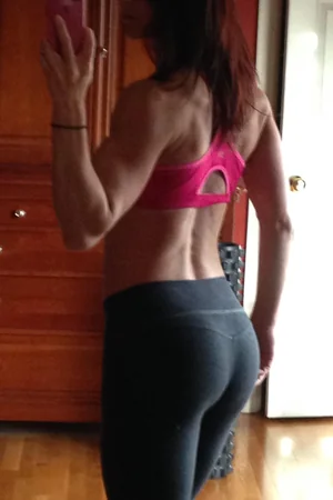 Chica fitness madura mostrando cuerpo firme — foto 19