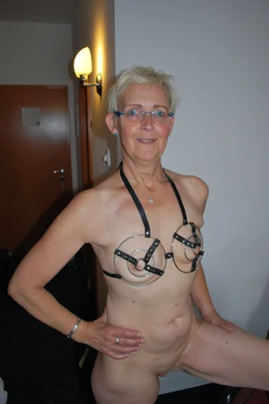 Old Woman Likes Big Cocks — photo 26