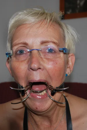 Old Woman Likes Big Cocks — photo 31