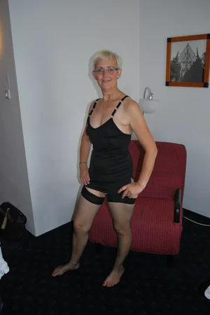 Old Woman Likes Big Cocks — photo 38