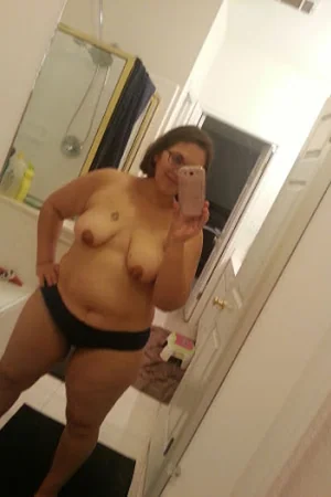 Selfies of Chubby Matures — photo 12