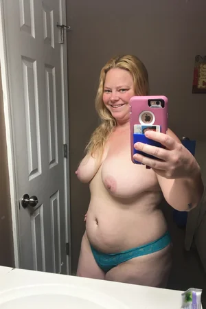 Selfies of Chubby Matures — photo 13