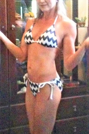 Mature Fit Babes in Bikinis — photo 16