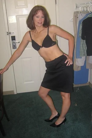 Joyeuse femme aux longues jambes — photo 32