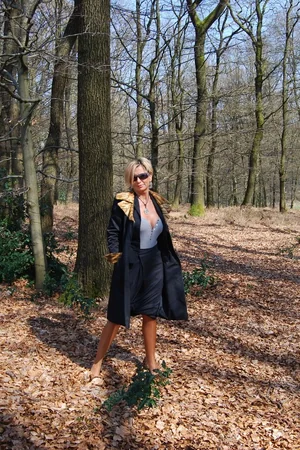 Sizzling German Paola In Autumn Forest — photo 1