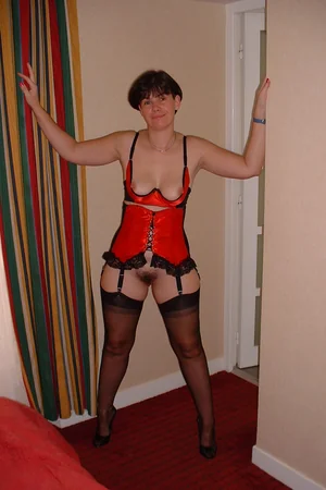 Photos Of Lady Who Took Off Panties — photo 13