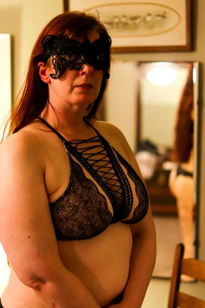 Photoshoot With Mature Single Neighbor — photo 41
