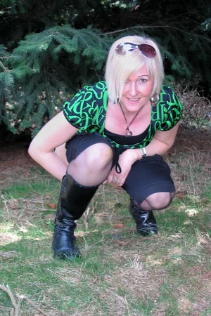 Mature Blonde with Good Figure Is Not Shy of Nudity — photo 2