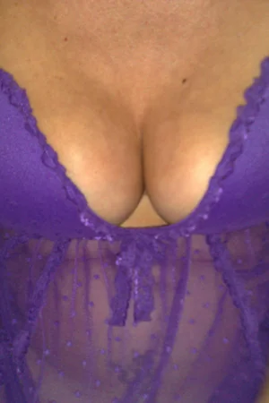 Mature Blonde with Good Figure Is Not Shy of Nudity — photo 34