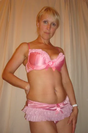 Milf insatiable et elegante prend la bue du mari au fond de la gorge et baise en collants dechires — photo 44