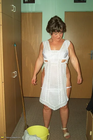 Femme Semi Nue Lave Sols — photo 8