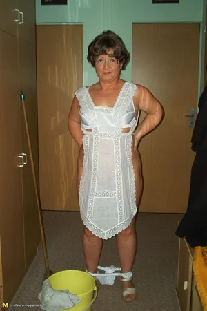 Femme Semi Nue Lave Sols — photo 9