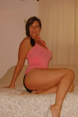 Mulher Luxuosa Em Lugar Interessante — foto 16