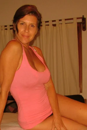 Mulher Luxuosa Em Lugar Interessante — foto 23