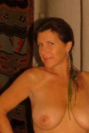 Mulher Luxuosa Em Lugar Interessante — foto 24