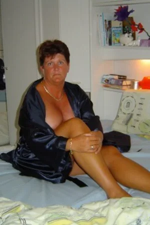 Redhead Granny Carolina — photo 7
