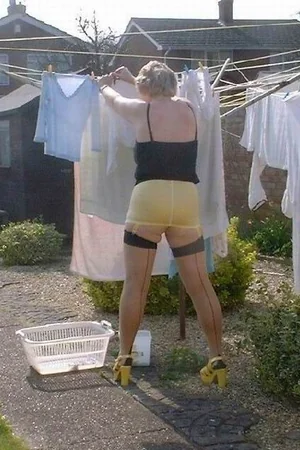 Rubia madura en tacones altos — foto 10