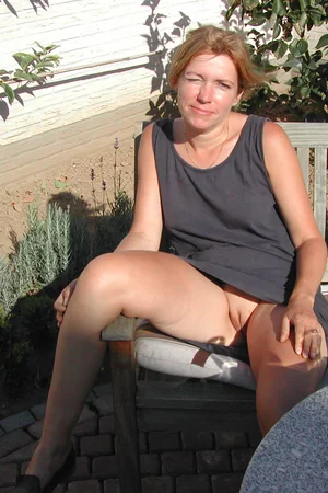Dame au pubis parfaitement rasé — photo 1