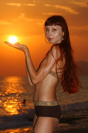 Magra Tatka de biquíni e vestido — foto 32