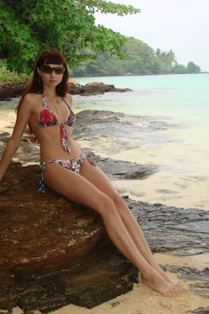 Magra Tatka de biquíni e vestido — foto 54