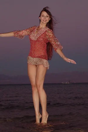 Magra Tatka de biquíni e vestido — foto 8