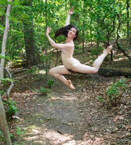 Александра голая в лесу - фото #41