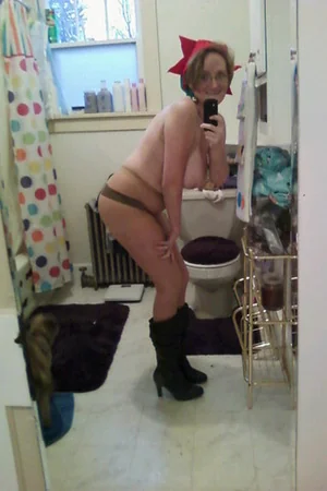 Femme pulpeuse en collants et sans — photo 1