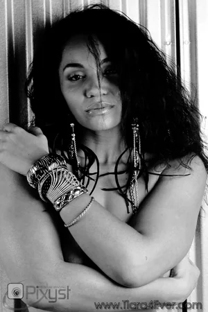 Erótica de uma milf mulata — foto 42
