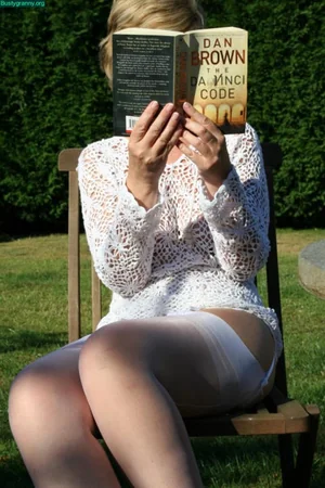 Stuffy Englishwoman Sarah in Her Own Backyard — photo 48