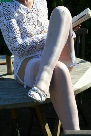 Stuffy Englishwoman Sarah in Her Own Backyard — photo 50