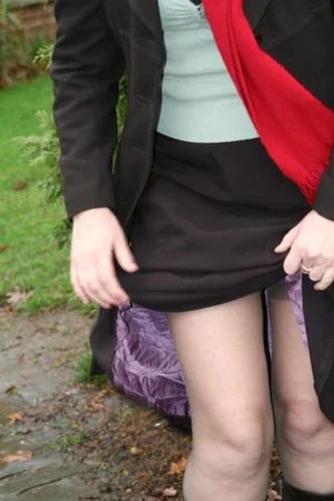 Stuffy Englishwoman Sarah in Her Own Backyard — photo 58