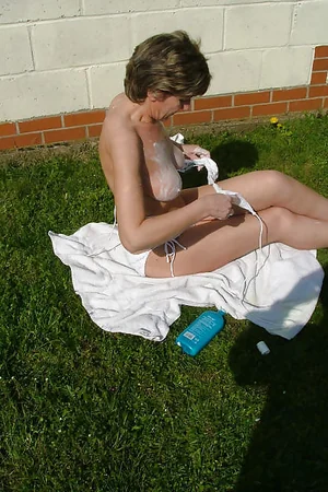 Stuffy Englishwoman Sarah in Her Own Backyard — photo 94