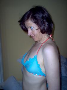 Дама в прозрачном голубом бикини - фото #5
