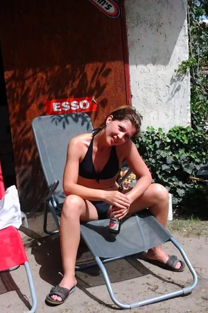 Sexy MILF boit et se montre — photo 51