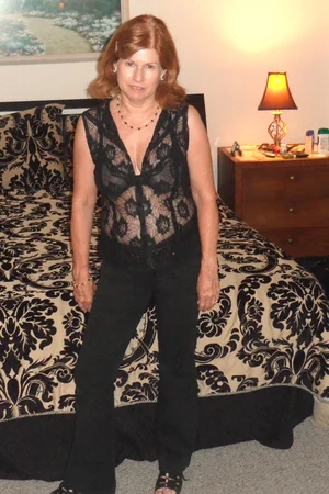 Esposa ruiva mostra os peitos — foto 12