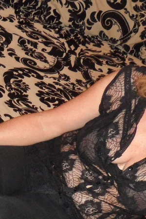 Esposa ruiva mostra os peitos — foto 24