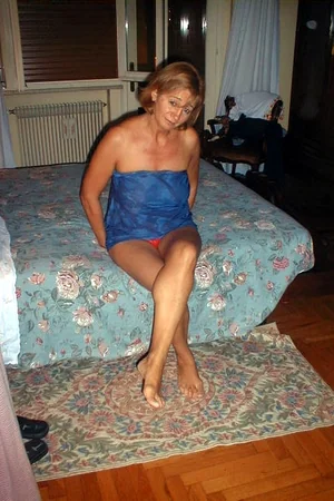 Femmes mûres habillées de façon provocante — photo 3