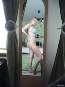 Блондинка Daria Glower в синем нижнем белье - фото #2